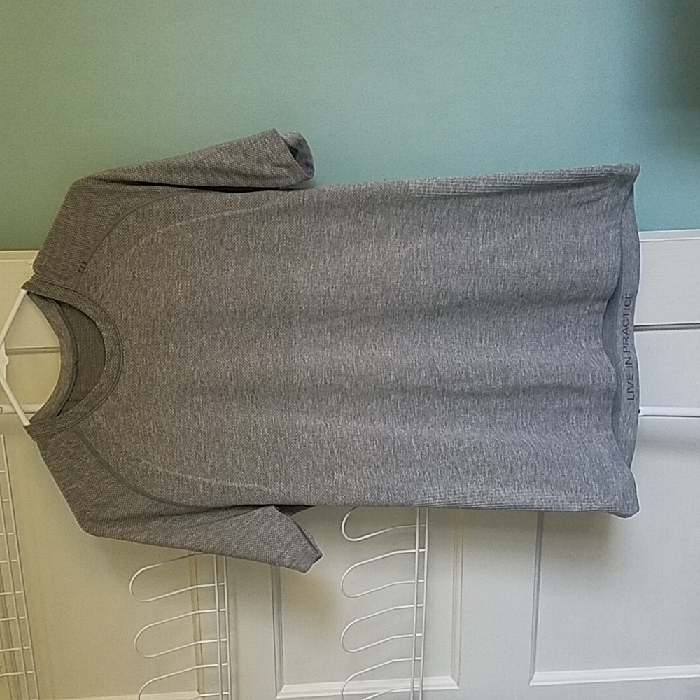 Lululemon Athletica Metal Vent Tech Short Sleeve Shirt Gray Medium Perforated